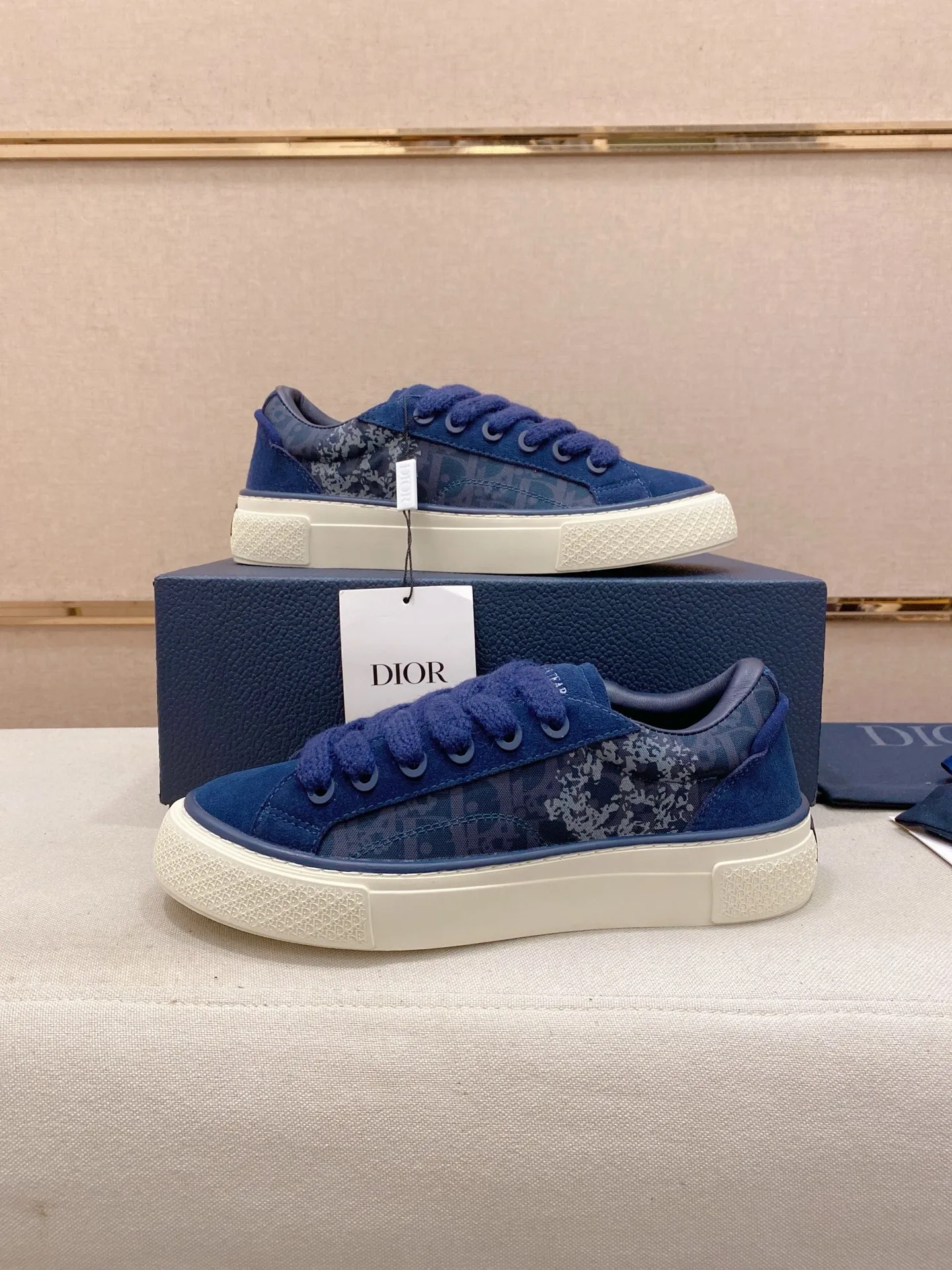 Factory price: 300 Men's shoes 💰[Dior·Dior] Top 🔍Couple style 💏🔍New casual sports style couple shoes, new four-season design, perfect workmanship, lace-up lazy style to create cabinet quality, upper: imported first-layer cowhide, sheepskin lining is soft and comfortable, ultra-light TPU wear-resistant outsole, simple, versatile fashion men's shoes, excellent color code number 35--44